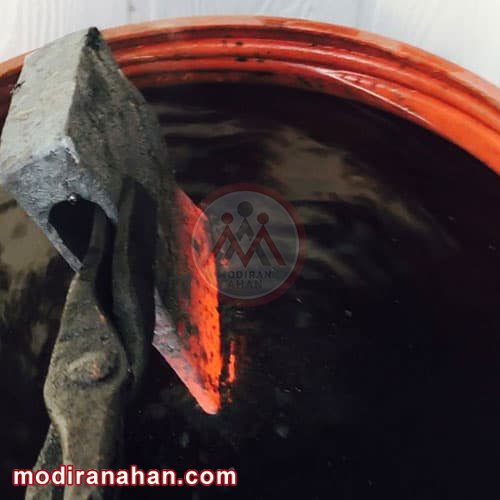 guide-to-blacksmithing-quenching-oil.jpg oil quenching