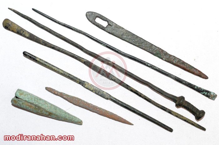 iron age tools.jpg برخی از اشیای یافت شده از عصر آهن مربوط به روم باستان
